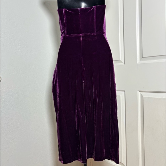 Lulu's Strapless Dress in Rich Purple Velvet - Picture 10 of 14